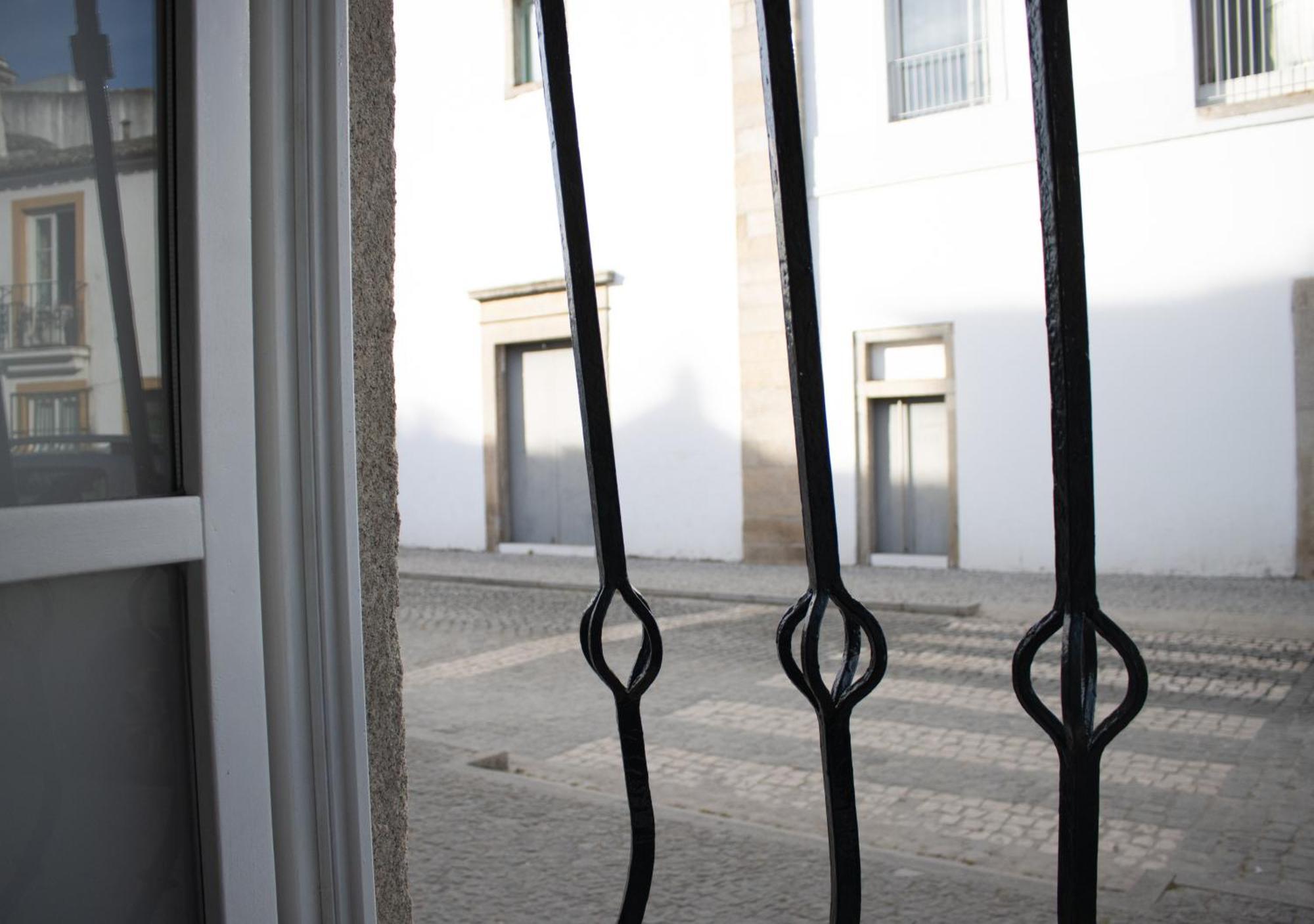 Appartement Casa Do Patio- Parking Included à Évora Extérieur photo